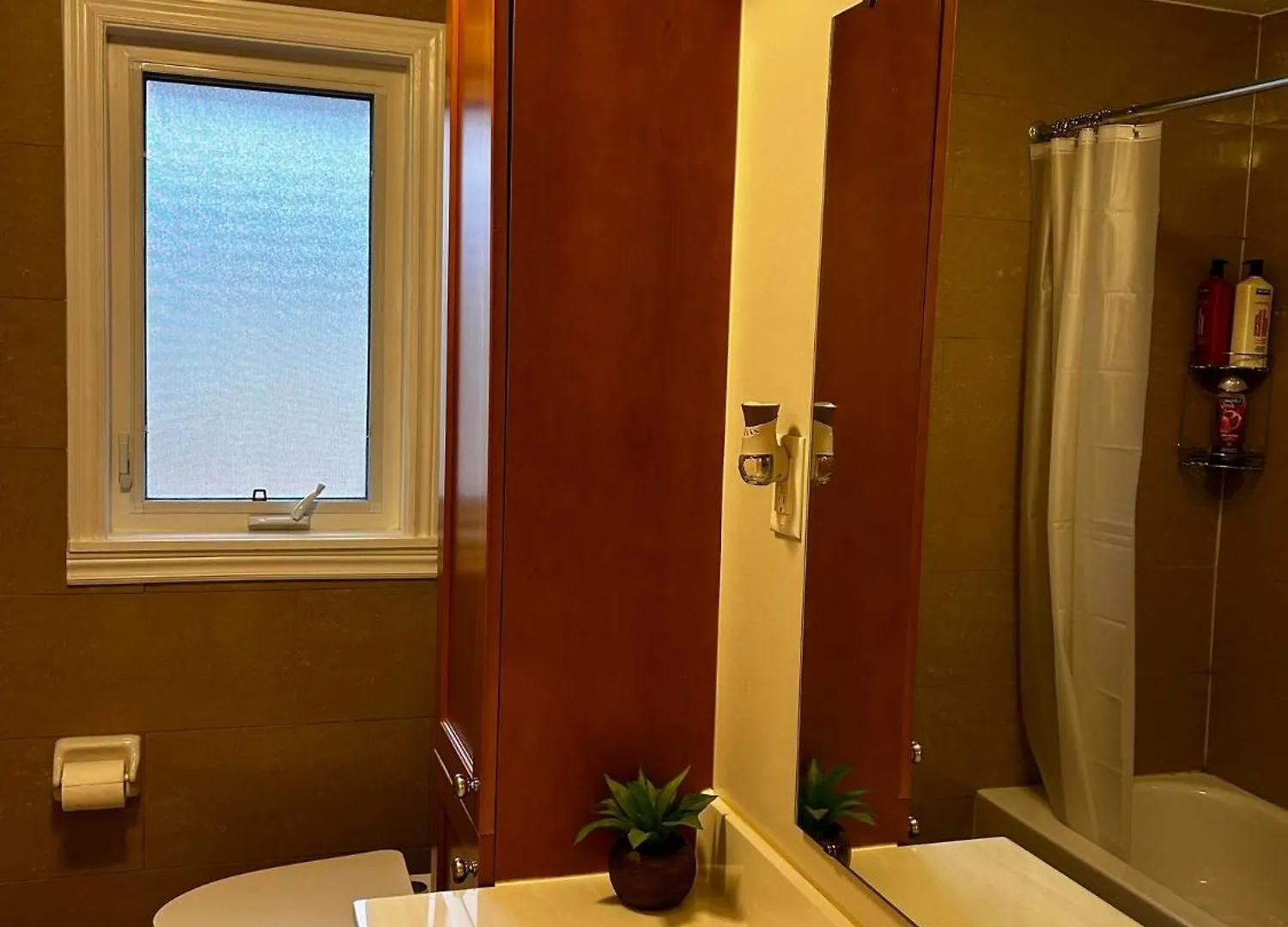 Super Cosy Peaceful Room With Garden View Free Parking Toronto Homestay